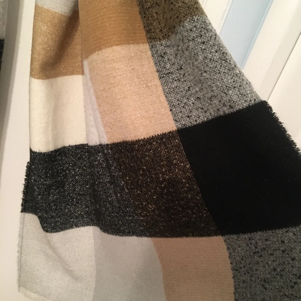 Anthropologie Buffalo Plaid Scarf/ Wrap - Picture 3 of 4